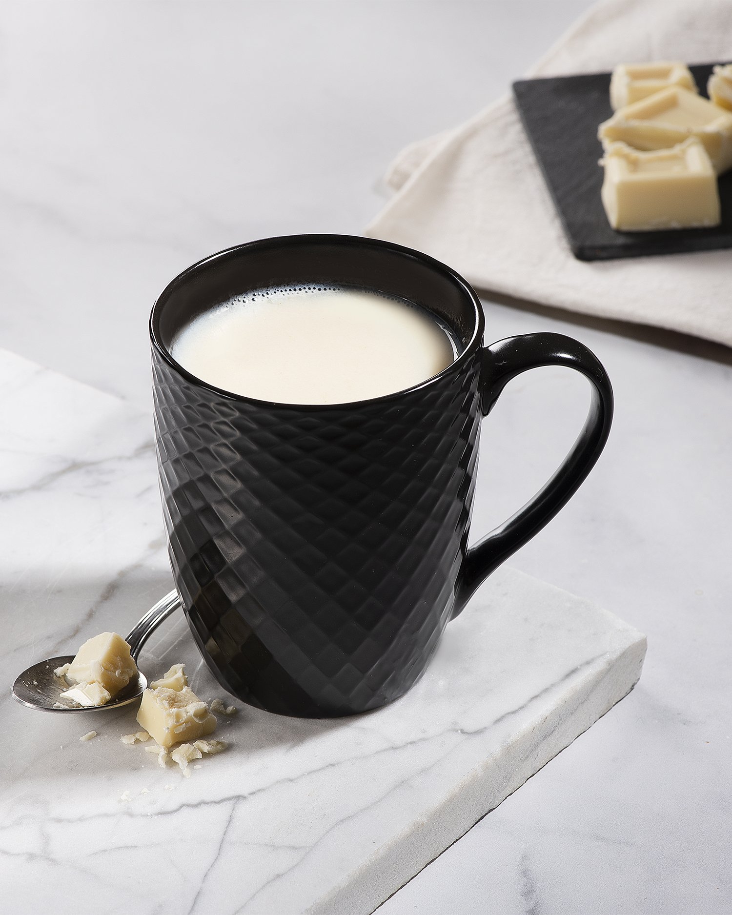 ΣΟΚΟΛΑΤΑ ΛΕΥΚΗ